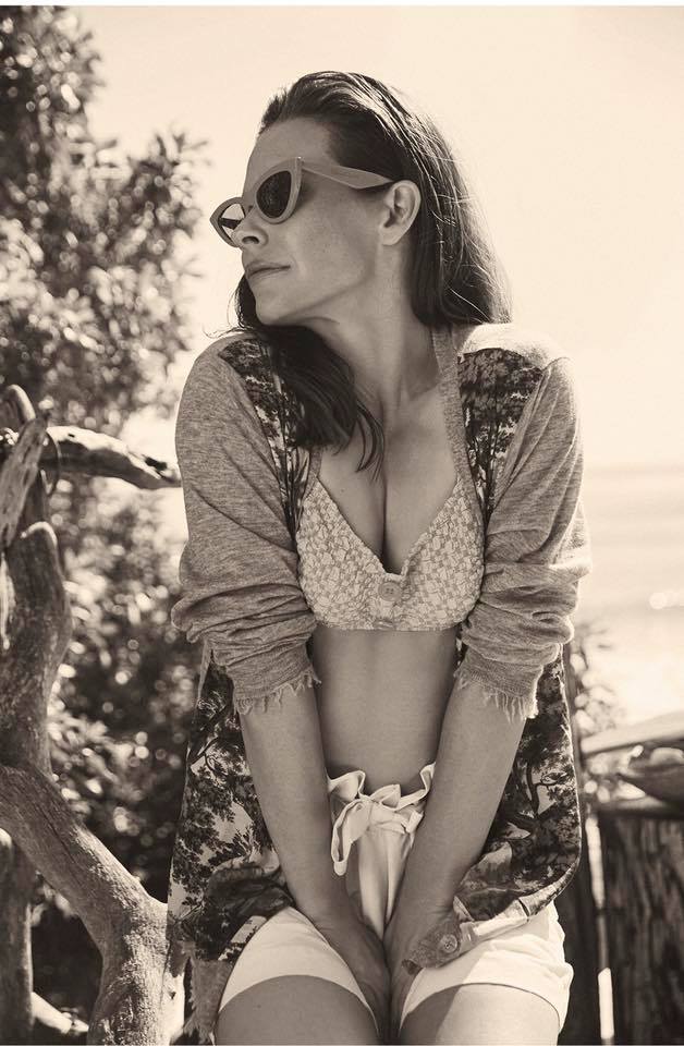 Evangeline Lilly Bikini photo3