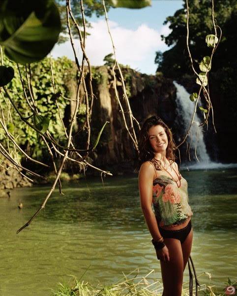 Evangeline Lilly facebook4 Bikini